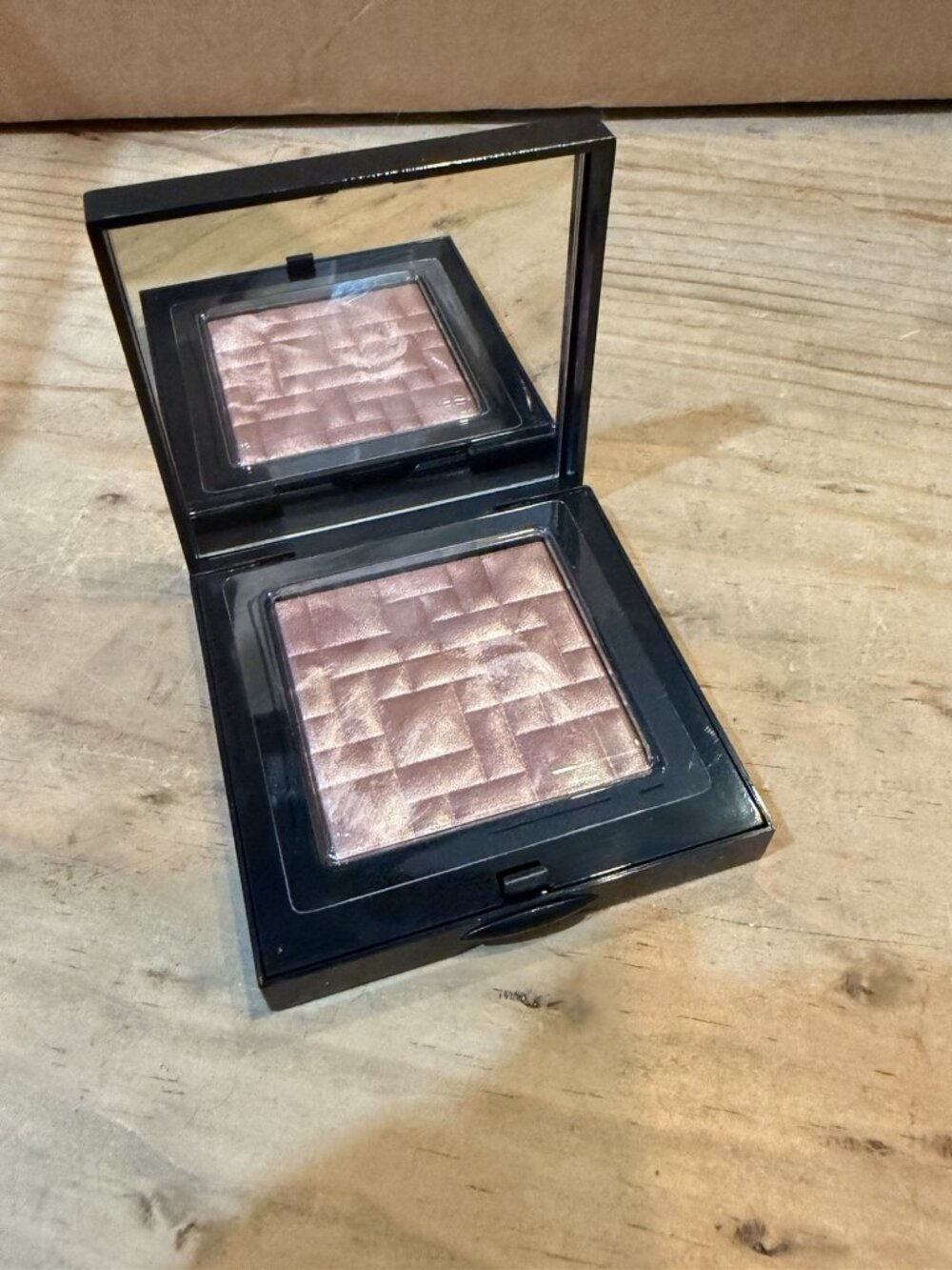 Bobbi Brown Highlighting Powder - Sunkissed Glow - .28 oz / 8 g - New No Box